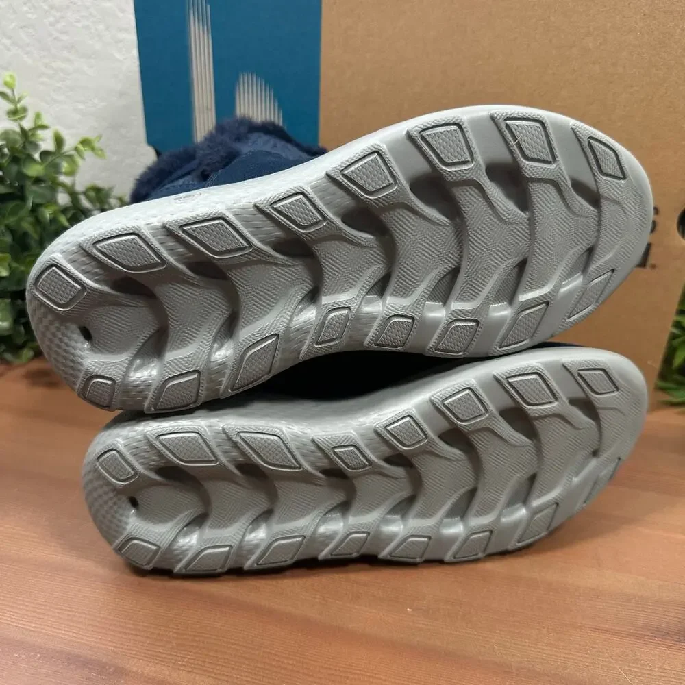 Skechers Winter Gleam On-the-GO City Water Repellent Suede Boots Size‎ 5.5